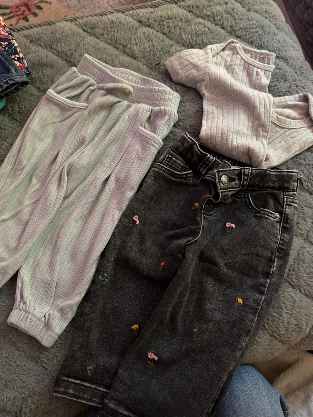 Kids Lavender Ribbed Tee and Grey Jogger Set with Black Embroidered Jeans